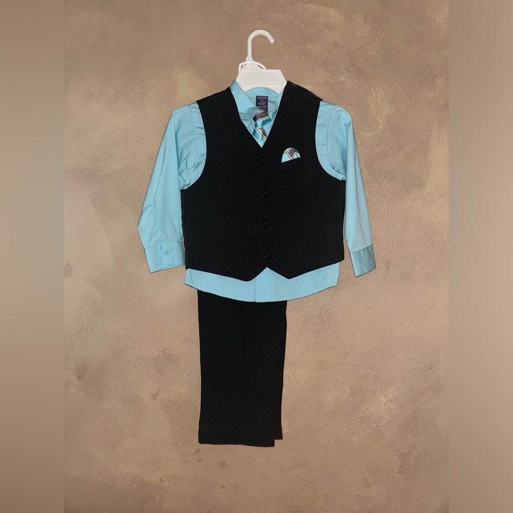 Arrow suit, size 5.